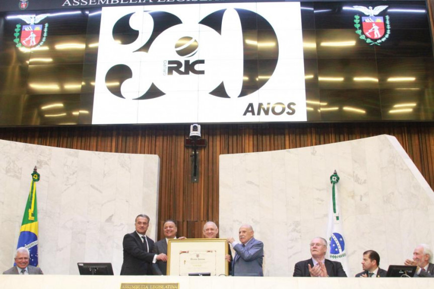 Sessão solene comemorativa aos "30 anos do Grupo RIC TV", afiliado da Rede Record no Estado do Paraná.