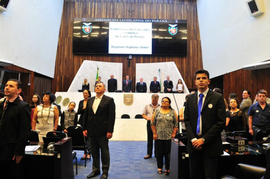  Sessão solene em homenagem aos síndicos do Estado do Paraná.