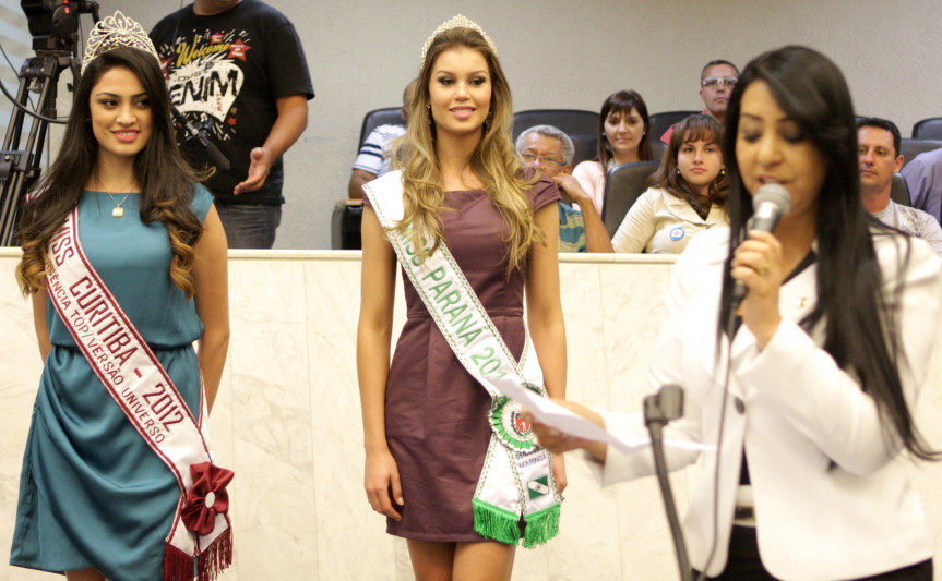 Miss Paraná 2012, Alessandra Bernardi, acompanhada da Miss Curitiba, Bruna Pacheco, visitam a Assembleia Legislativa.
