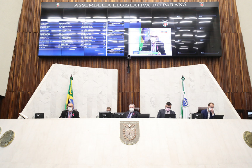 Deputados aprovaram na sessão desta terça-feira (05) a criação do Programa de Transferência de Renda de auxílio às famílias em vulnerabilidade social.