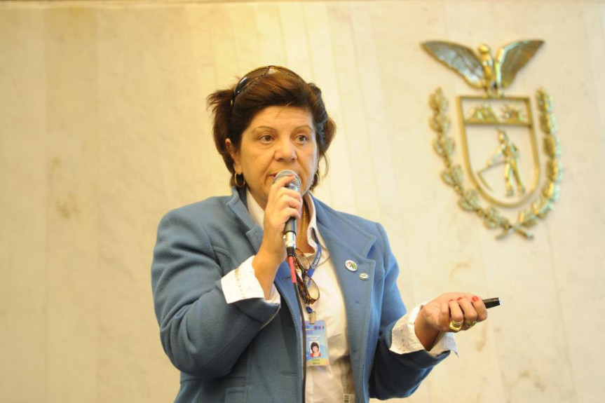  Exposição da Dra. Arlene Badoch, coordenadora do Centro Estadual de Transplantes do Paraná na sessão plenária de hoje (16). 