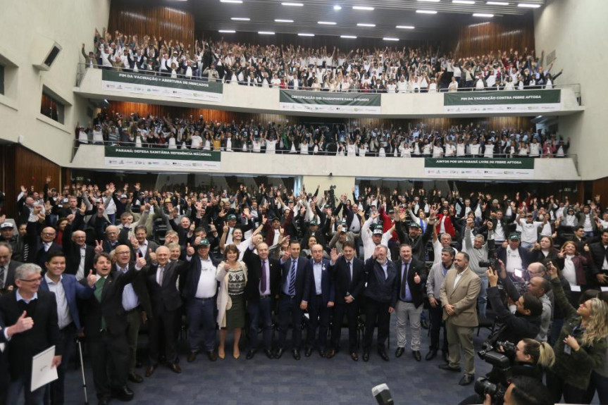 Audiência pública proposta pelo deputado Anibelli Neto (MDB), presidente da Comissão de Agricultura da Alep, reuniu aproximadamente 1500 pessoas na manhã desta quarta-feira.