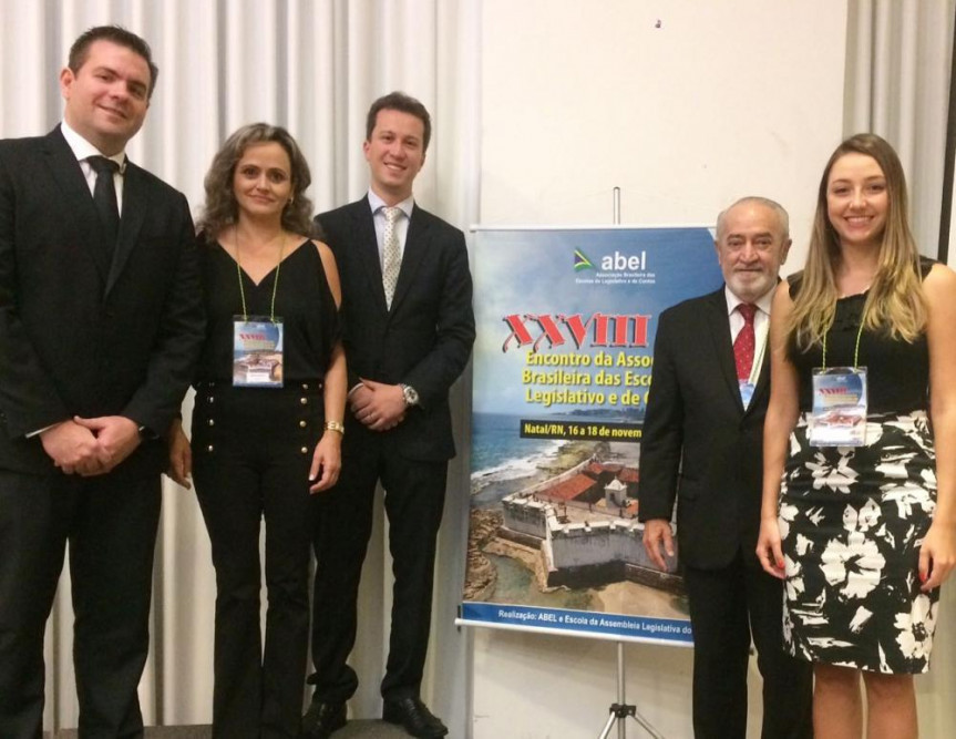 Carlos Russo, diretor da Escola do Legislativo da ALRN; Kátia Chagas; Dylliardi Alessi; Florian Madruga, presidente da ABEL; e Roberta Picussa, coordenadora pedagógica da Escola da Alep.