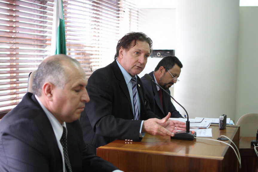 Deputado Ademir Bier preside reunião da Comissão de Finanças.