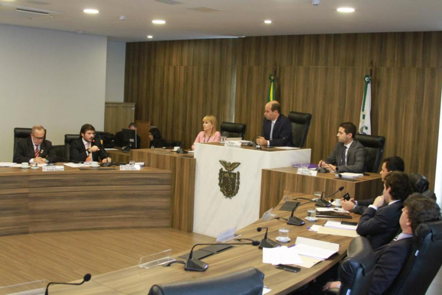 Deputados aprovam substitutivo geral ao projeto que trata da Lei de Diretrizes Orçamentárias.