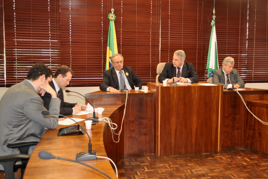 Membros da CPI dos Portos ouvem depoimento do advogado Alaor Ribeiro dos Reis.