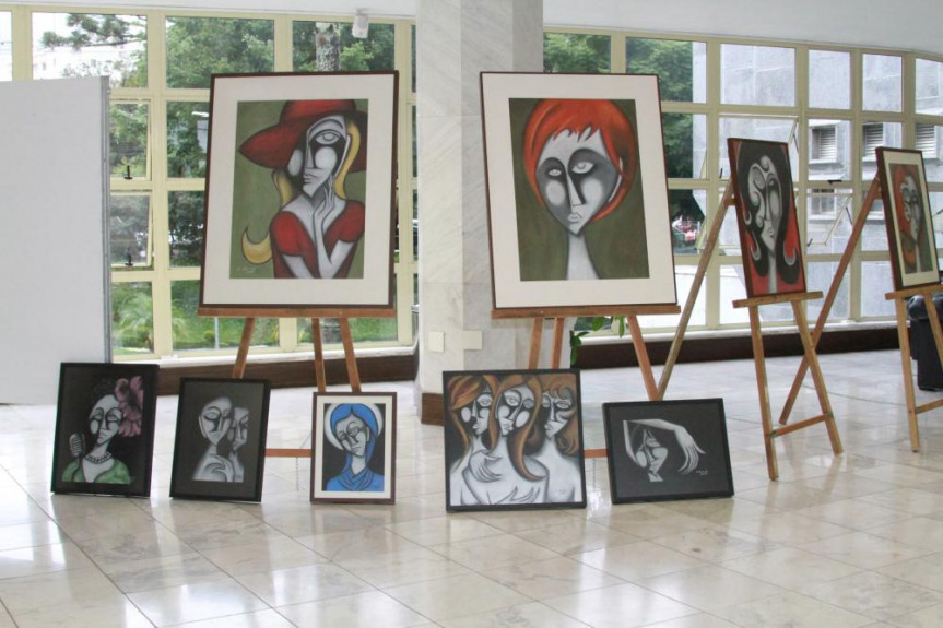 Espaço Cultural monta a mostra "Portraits et Paysages".