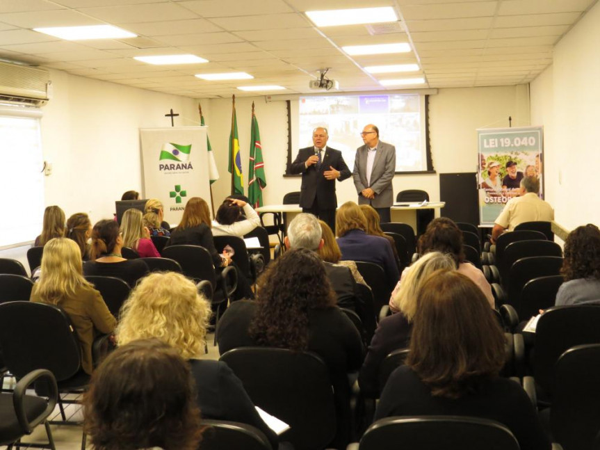 Deputado Schiavinato (PP) participou nesta terça-feira (17) de evento da " I Semana Estadual de Prevenção e Combate a Osteoporose", na SESA.