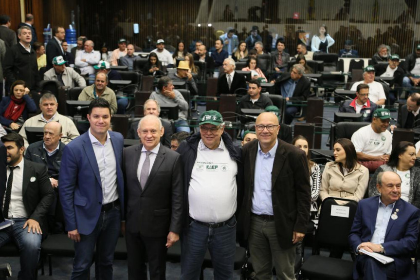 Audiência pública proposta pelo deputado Anibelli Neto (MDB), presidente da Comissão de Agricultura da Alep, reuniu aproximadamente 1500 pessoas na manhã desta quarta-feira.