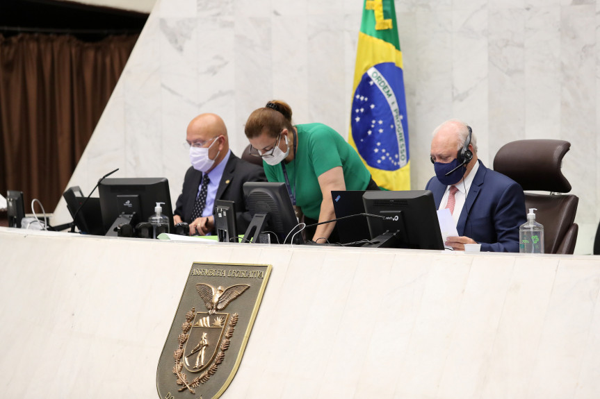 Deputados aprovam proposta do Executivo que prevê o restabelecimento dos termos de acordo de parcelamento do ICMS dos contratos que foram cancelados por inadimplência.