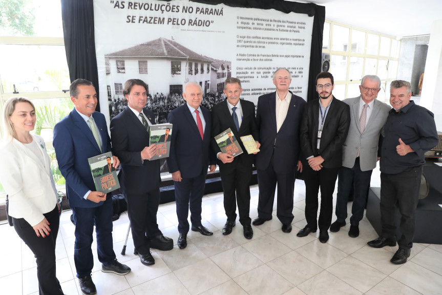 No início da tarde foi inaugurada uma exposição fotográfica do acervo do fotógrafo Oswaldo Jansen, documentos e de objetos da época por proposição do presidente da Assembleia Legislativa, deputado Ademar Luiz Traiano (PSD) e Anibelli Neto (MDB) .