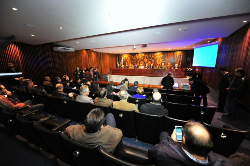 Audiência pública com o tema sobre "Água e Saneamento no Estado do Paraná".