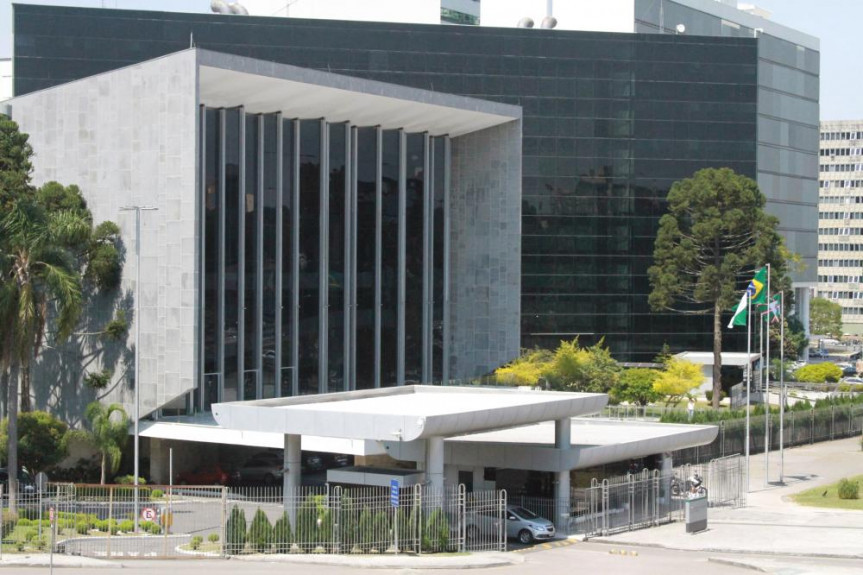 Fachada Assembleia Legislativa do Paraná.