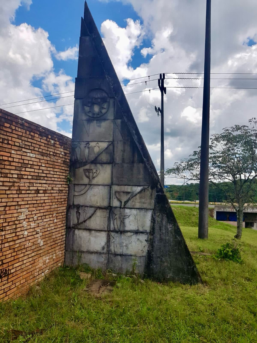 O monumento é tombado pelo Patrimônio Histórico Estadual e foi um presente do artista Poty Lazzarotto (1924 – 1998) ao Paraná, efetivado pelo DER/PR, em abril de 1978, ano da inauguração da PRC-280. A obra vai completar 46 anos em 2024.