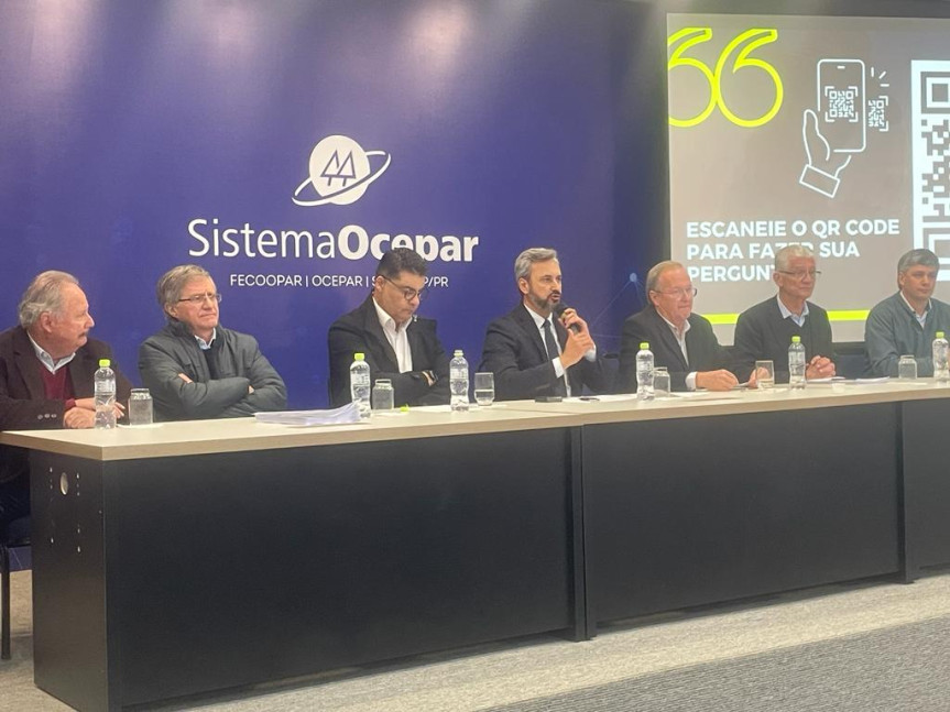 Estiveram presentes na audiência o presidente do Sistema Ocepar, José Roberto Ricken, os secretários, Norberto Ortigara da Agricultura e do Abastecimento e Marcelo Rangel, da Inovação, Modernização e Transformação Digital, Nilson Hanke de Camargo, representante da Faep, Marcos Brambilla, presidente da Fetaep, Nelson Costa, superintendente da Ocepar, Natalino Avance de Souza, presidente do IDRPR e Otamir Martins, presidente da Adapar, profissionais da área e técnicos.