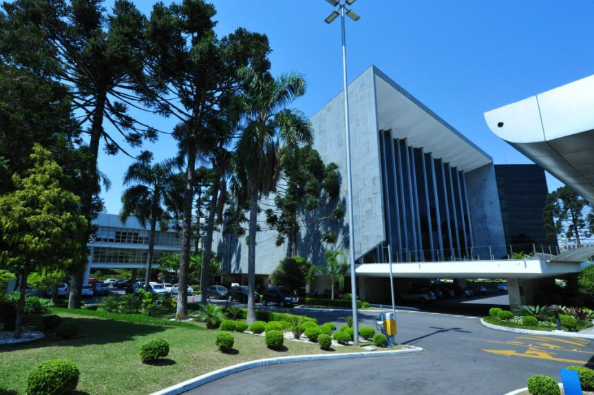 Fachada Assembleia Legislativa do Paraná.