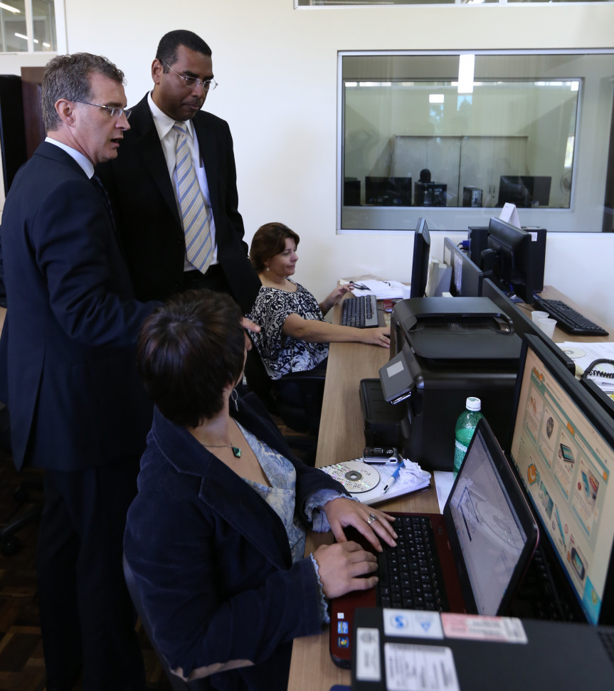 Deputado capixaba visita Assembleia do Paraná