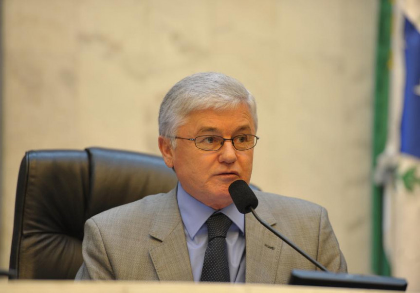 Presidente da Assembleia Legislativa, deputado Rossoni, durante a sessão plenária nesta terça-feira (18).