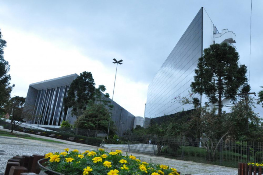 Fachada da Assembleia Legislativa do Paraná