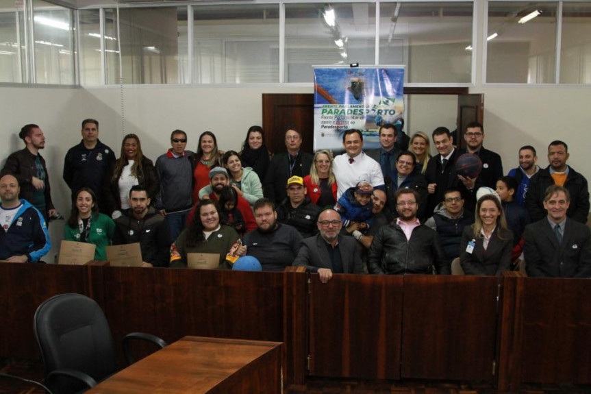 Paratletas e representantes do Governo participaram do lançamento da Frente Parlamentar em Apoio e Defesa ao Paradesporto.