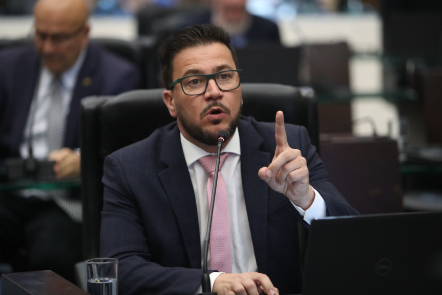 Nesta terça-feira (6), o projeto de lei foi analisado pela Comissão de Constituição e Justiça (CCJ) da Casa. O deputado Arilson Chiorato, Vice-líder da Oposição, pediu vista e baixa diligência, solicitando mais tempo para análise.
