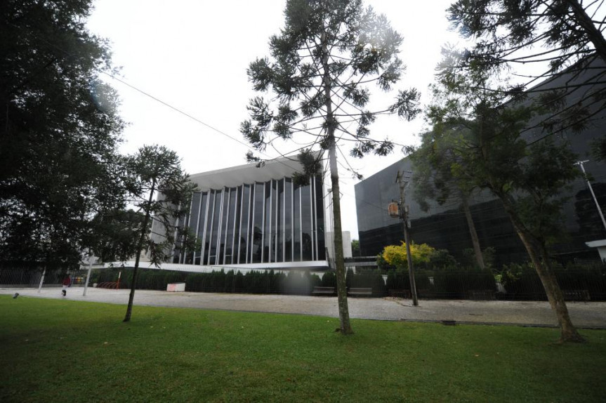 Fachada Assembleia Legislativa do Paraná.