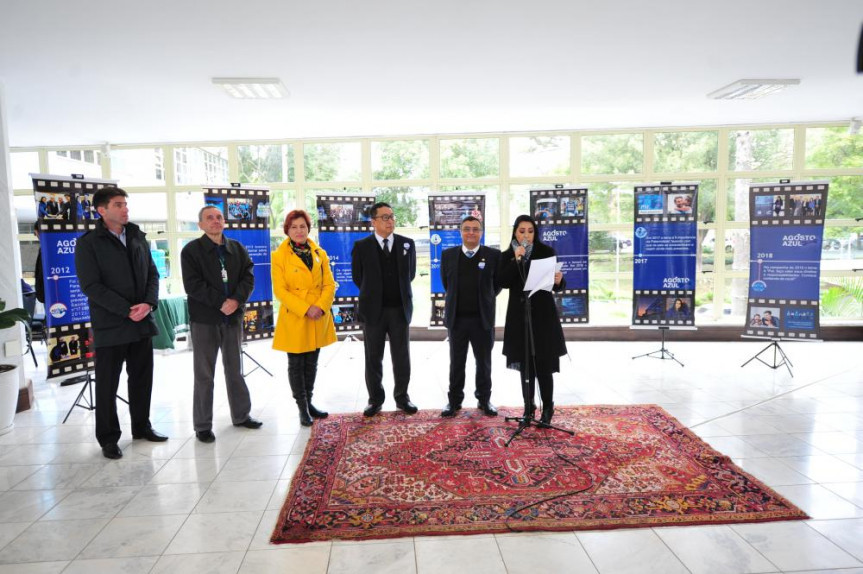 Exposição e realização de exames marcaram o lançamento da campanha Agosto Azul na Assembleia Legislativa do Paraná.