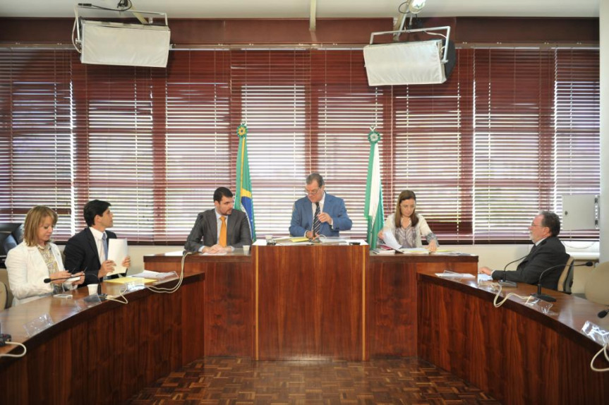 Deputado Caíto Quintana (PMDB) preside a Comissão Especial.
