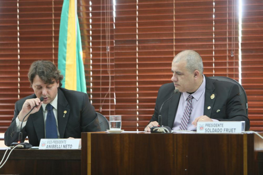 Deputado Anibelli Neto, relator do PL que cria o Circuito Cicloturístico do Alto do Iguaçu, e deputado Soldado Fruet, presidente da Comissão de Turismo.