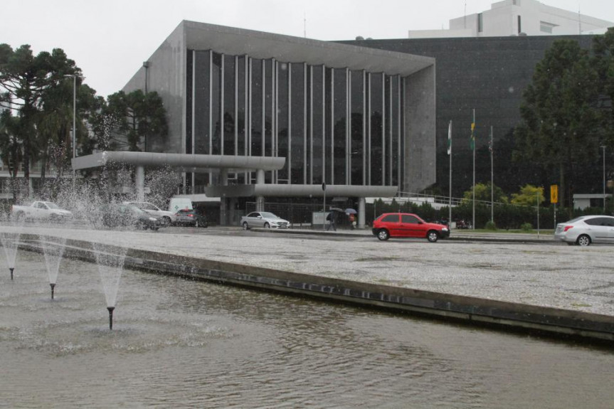 Fachada Assembleia Legislativa do Paraná.