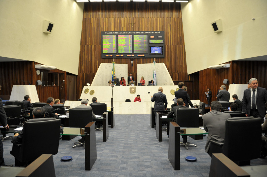 Vista geral do plenário durante a sessão desta quarta feira (17)