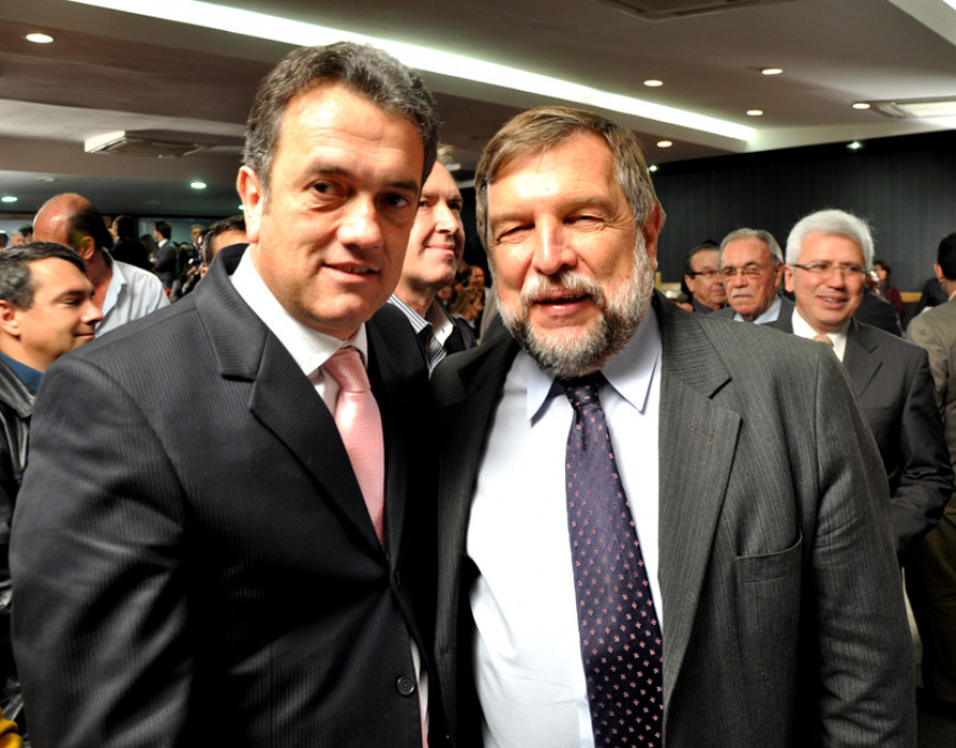 Deputado Plauto Miró (DEM) com o governador em exercício, Flávio Arns