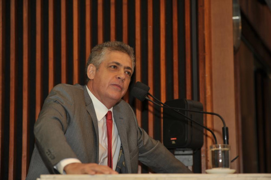 Deputado Péricles de Mello (PT).