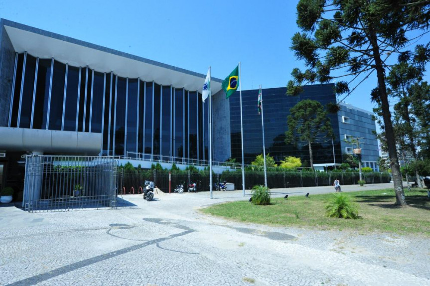 Fachada Assembleia Legislativa do Paraná.