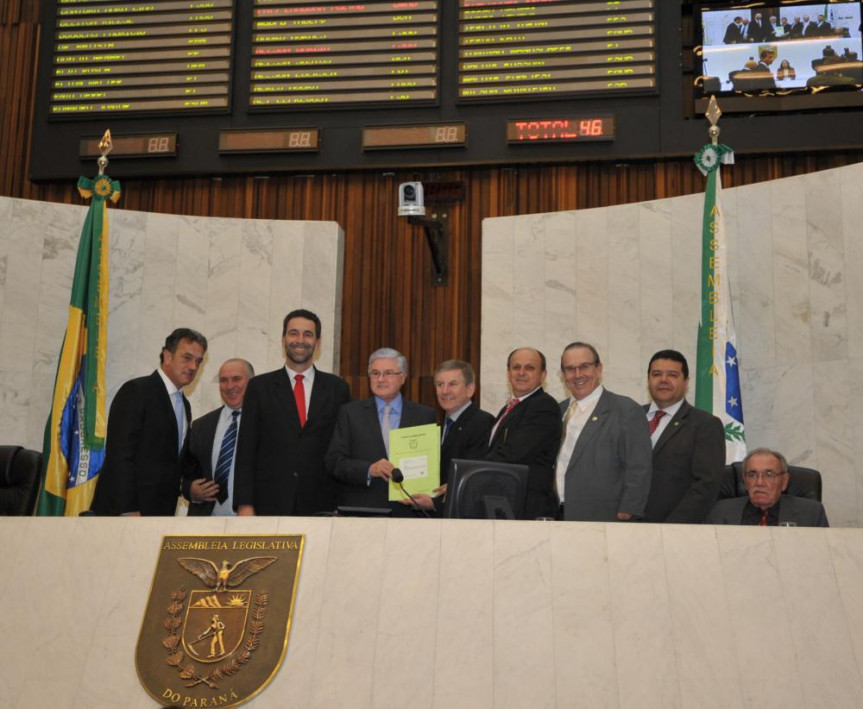 Comissão de Orçamento durante a sessão plenária desta terça-feira (24). 