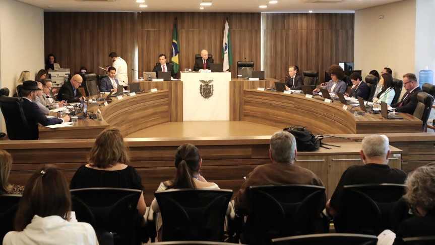 Reunião ocorreu no início da tarde desta terça-feira (14), no Auditório Legislativo.