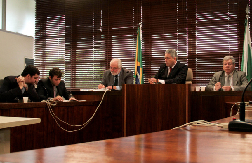 Membros da CPI dos Portos ouvem o procurador jurídico da APPA, Maurício Ferrante.