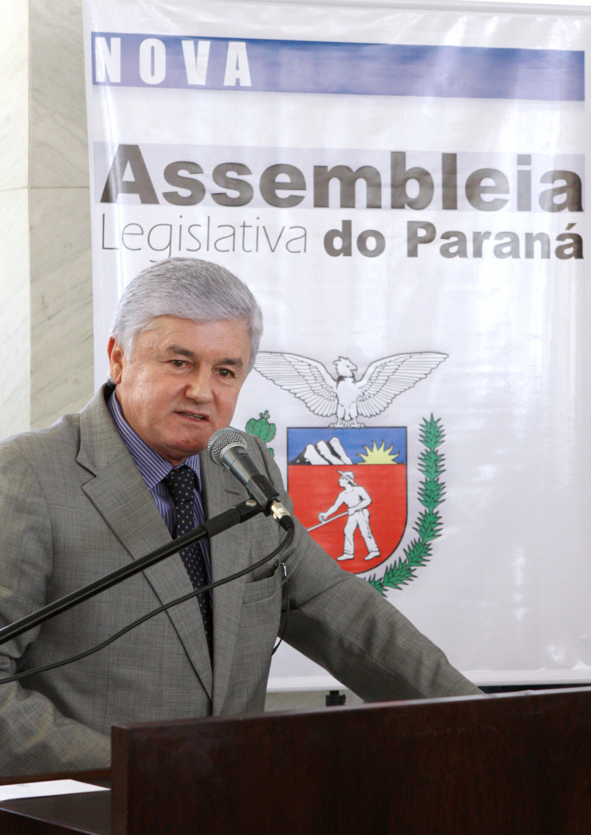 “Graças às muitas economias que temos feito, inclusive com a devolução, já, de R$ 20 milhões para o Poder Executivo, é que é possível também reconhecer e valorizar os servidores”, frisou o presidente Valdir Rossoni.