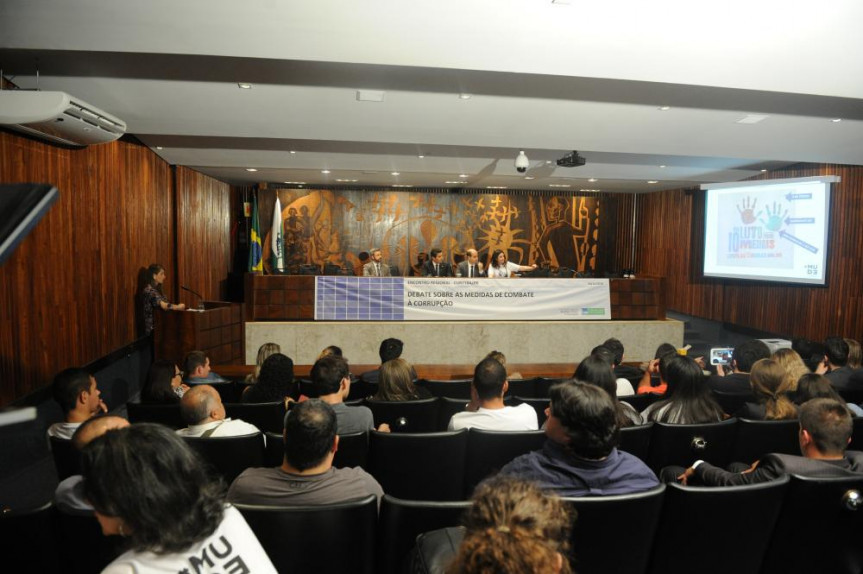 Debate sobre as medidas de combate à corrupção.