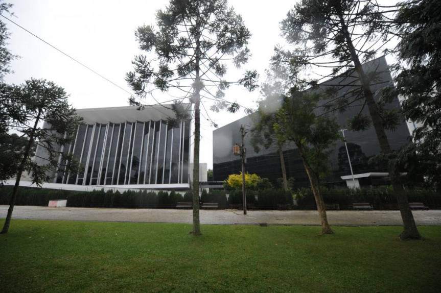 Fachada Assembleia Legislativa do Paraná.