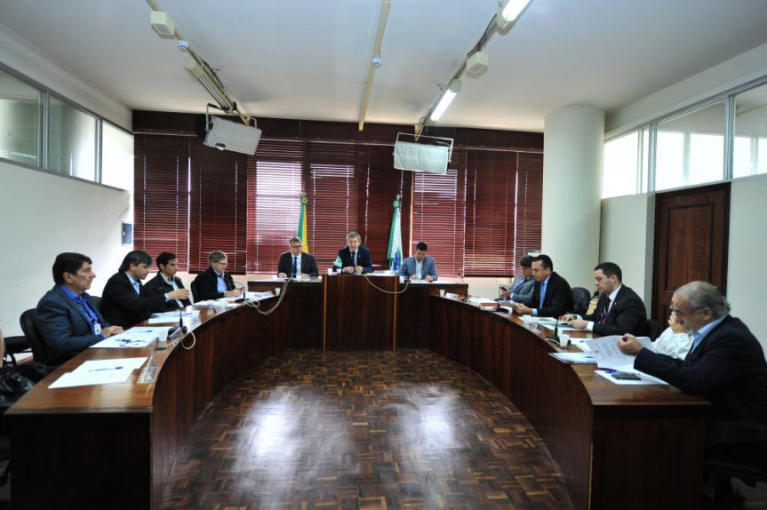 Reunião debate o embargo à exportação de frango brasileiro pela União Europeia.