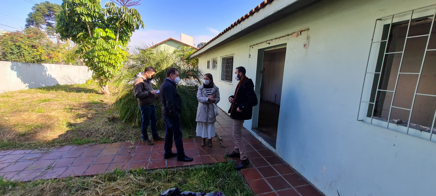 Deputado Ademir Bier e representantes da Secretaria de Comunicação e Cultura visitaram o prédio público que poderá servir para abrigar os artistas.