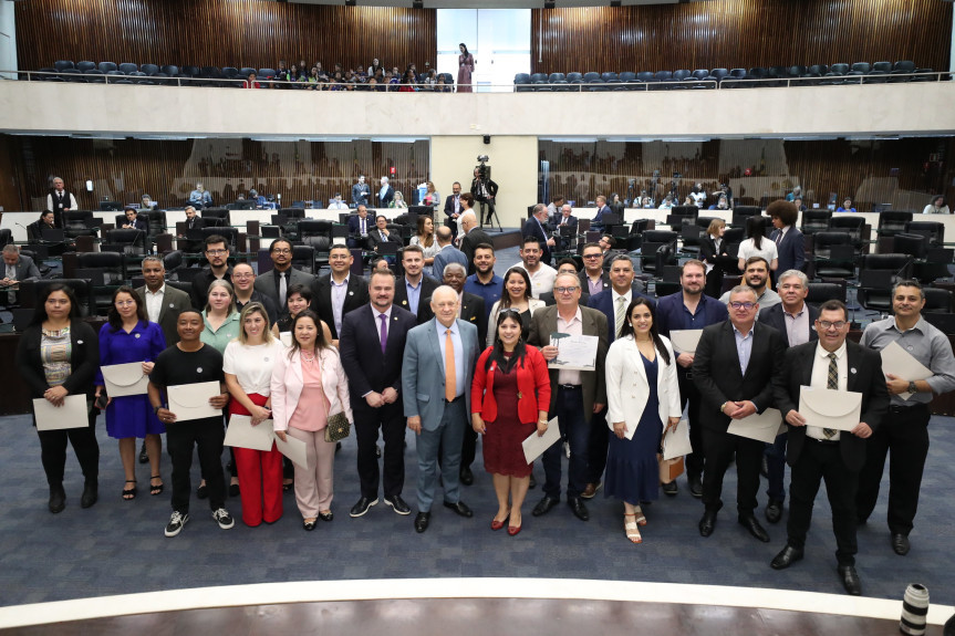 Homenagens ocorreram na sessão plenária de quarta-feira (29).