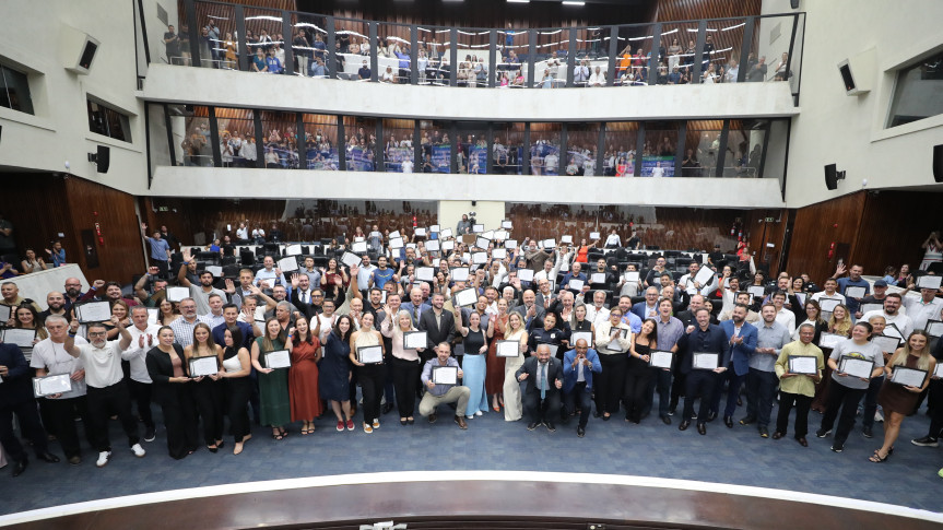 Solenidade homenageou personalidades do município