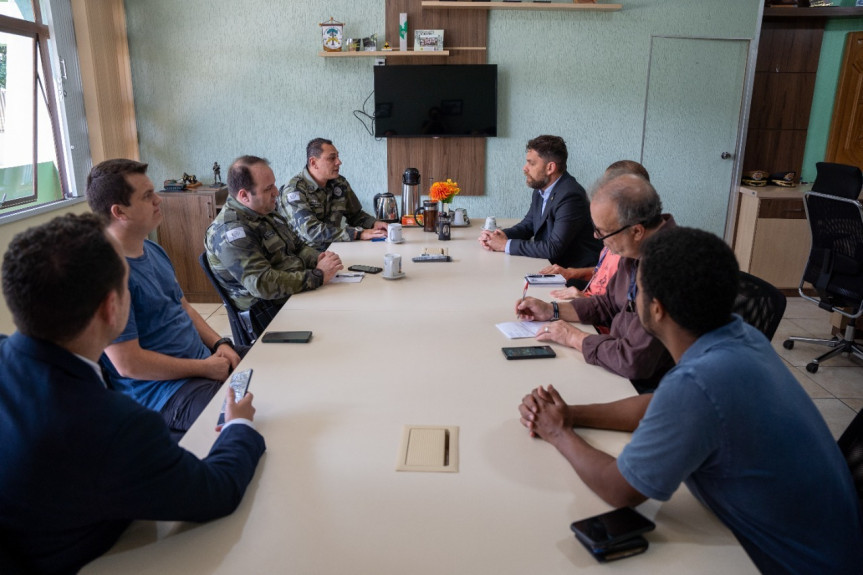 Deputado Goura, presidente da Comissão de Meio Ambiente, visita o Batalhão da Força Verde.