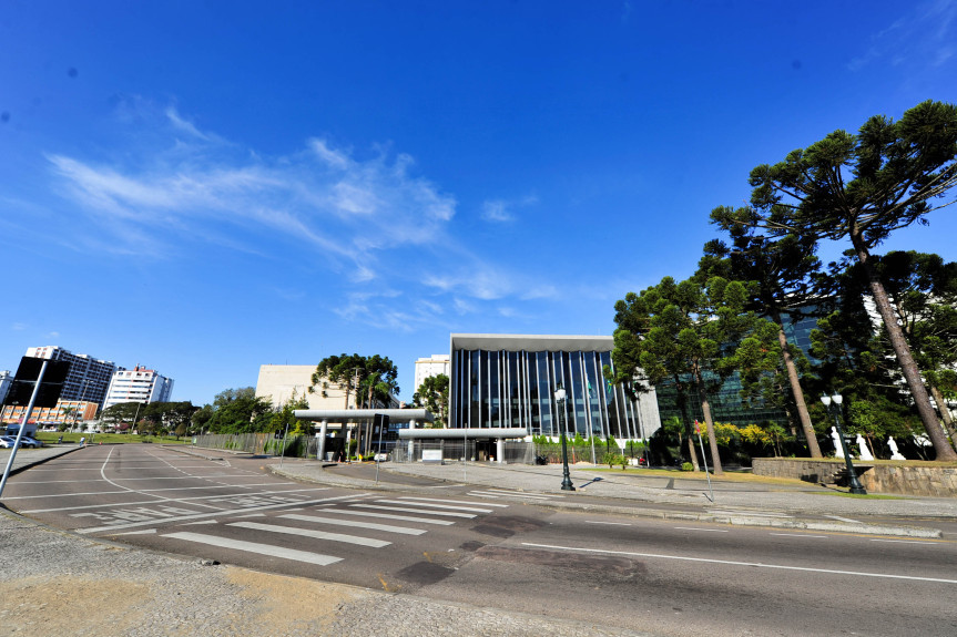 Na pauta da sessão plenário do próximo dia 19 de fevereiro constam seis itens.