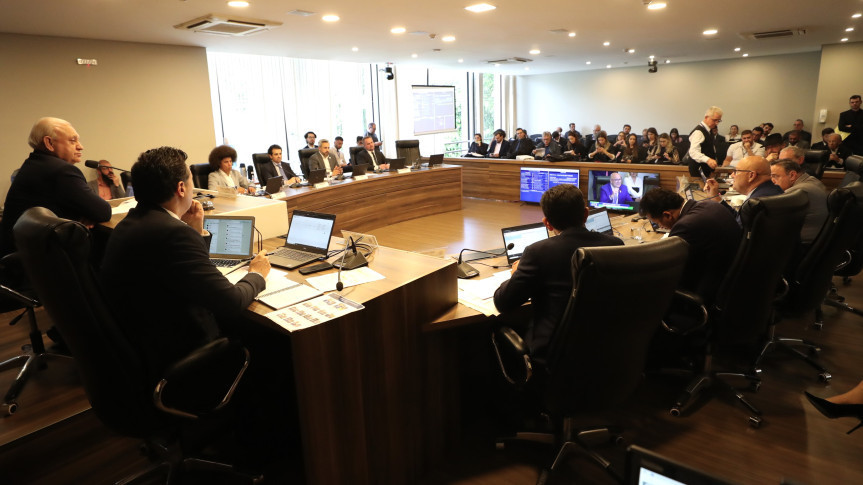 Reunião ocorreu no início da tarde desta terça-feira (23), no Auditório Legislativo.