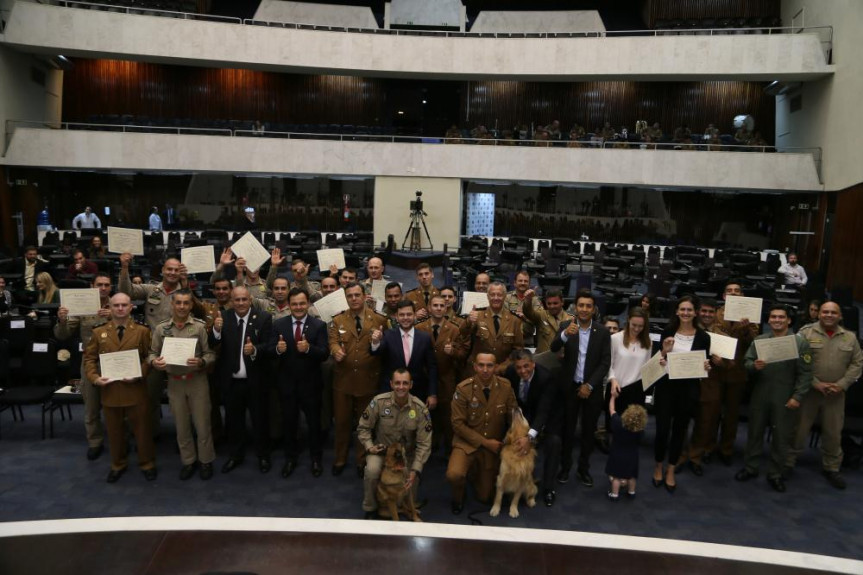 Cerimônia especial foi realizada no Plenário da Assembleia.