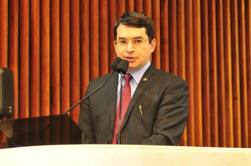 Juiz eleitoral da 98ª Zona Eleitoral do Paraná, Ferdinando Scremin Neto, fez um pronunciamento durante a sessão plenária. 22/05/2017