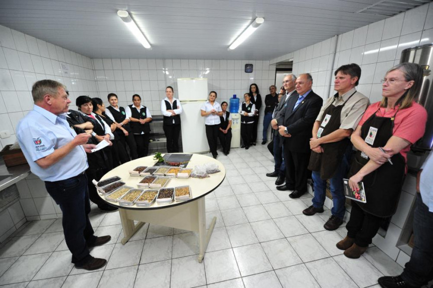 Curso para as copeiras da Alep nesta segunda-feira (25).